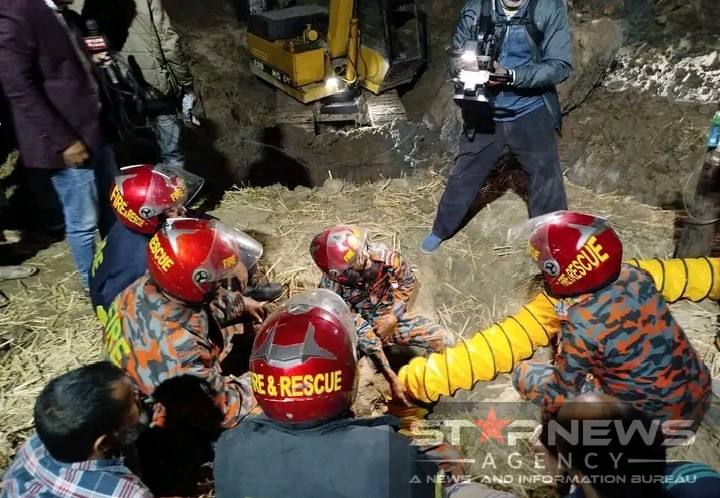 রাজশাহীর তানোরে ৩৫ ফুট গভীর গর্তে পড়ে যাওয়া ২ বছরের শিশুকে উদ্ধারের চেষ্টা চলমান