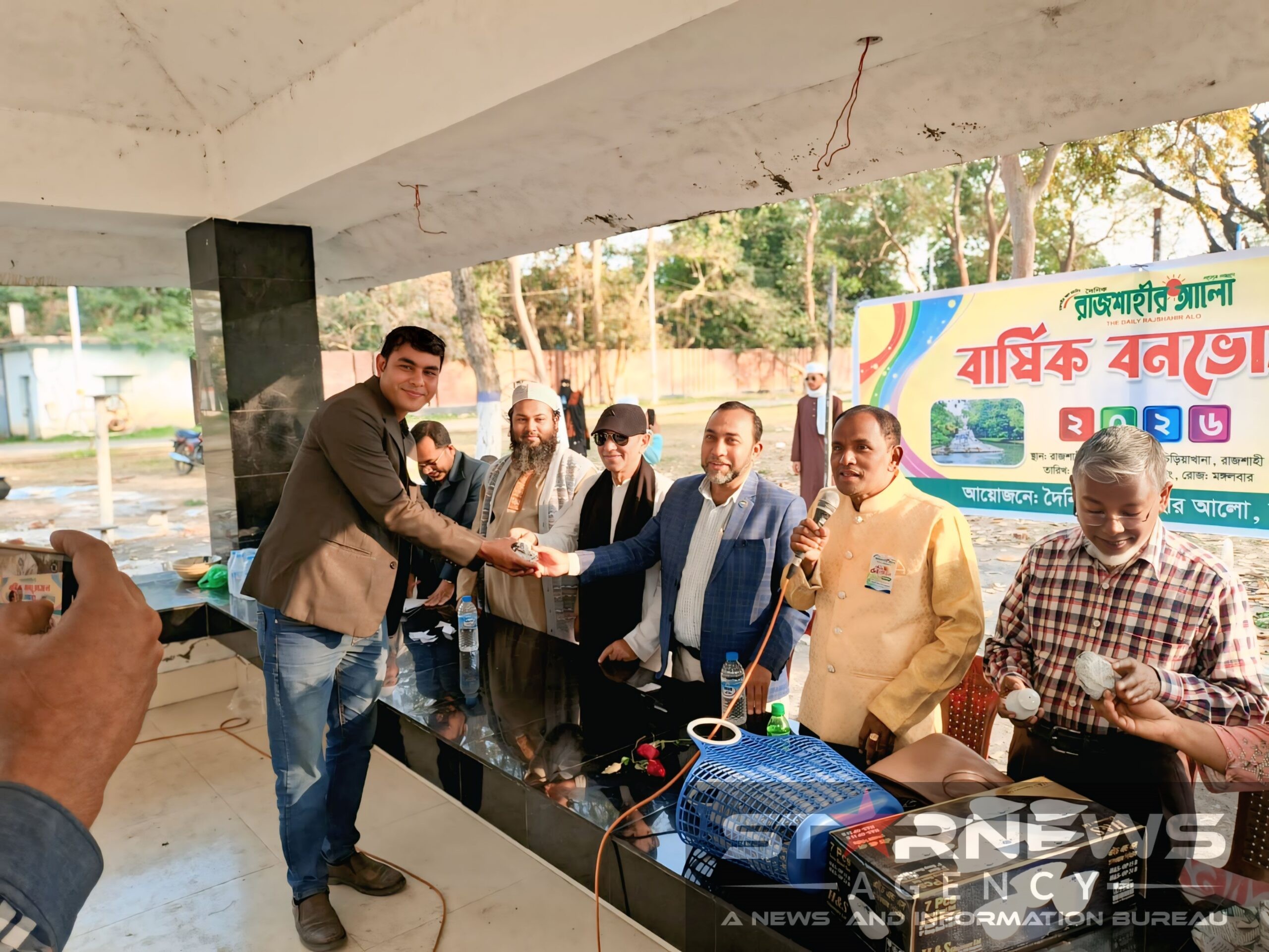 কলম ছেড়ে প্রকৃতির কোলে: ‘রাজশাহীর আলো’র আনন্দঘন বনভোজন সম্পন্ন