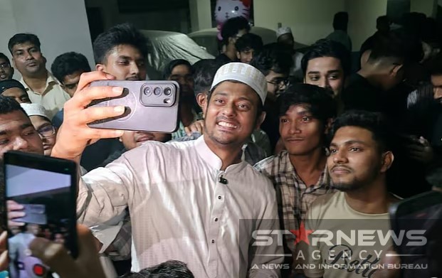 নফল ইবাদতে মগ্ন হলেন নাসীরুদ্দীন পাটওয়ারী, চাইলেন ক্ষমা