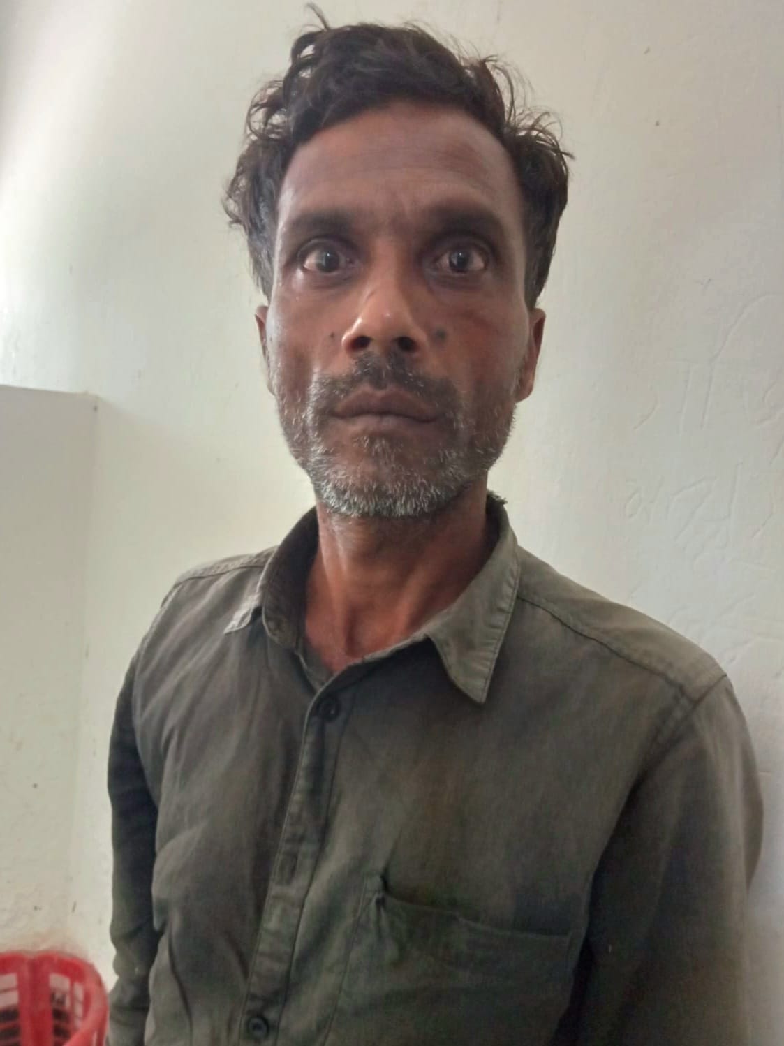 লালপুরে মাদকসহ কারবারি আটক: ওসি শফিকুল ইসলামের নির্দেশনায় পুলিশের সফল অভিযান