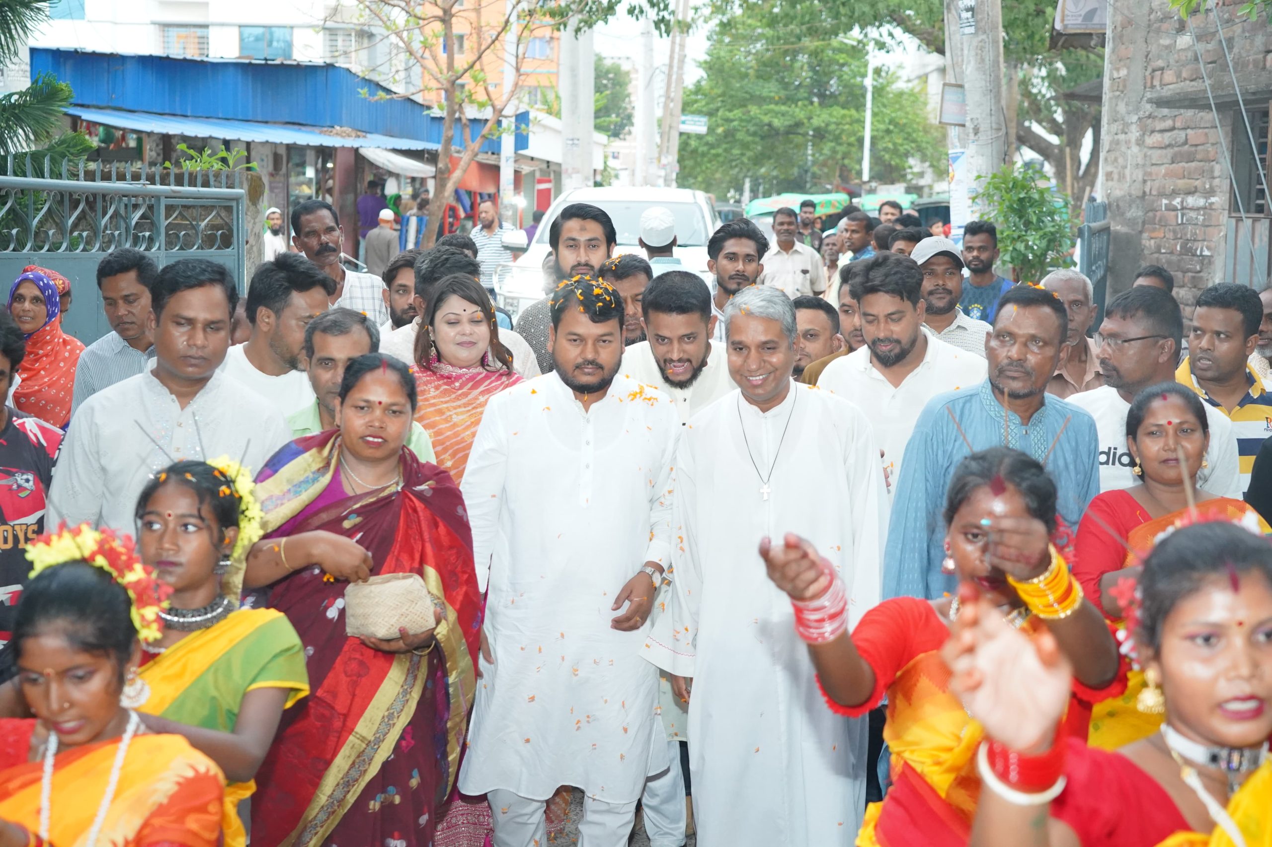 নগরীর কয়েরদাঁড়া খ্রিস্টানপাড়া ধর্মপল্লীর উদ্যোগে বর্ণাঢ্য আয়োজনে রাসিক প্রশাসককে সংবর্ধনা প্রদান