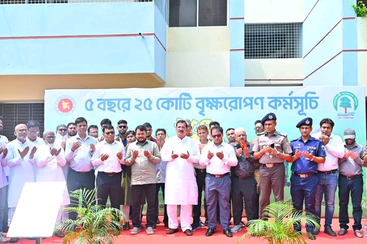 দেশব্যাপী ২৫ কোটি বৃক্ষরোপণ কর্মসূচির রাজশাহীতে শুভ সূচনায় ভূমি মন্ত্রী