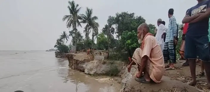 স্থায়ী বাঁধ নির্মাণে পানি উন্নয়ন বোর্ডের হস্তক্ষেপ চেয়ে গ্রামবাসীর লিখিত আবেদন