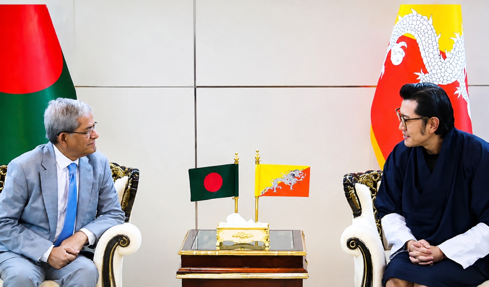 ঢাকায় যাত্রাবিরতি, রাষ্ট্রপতির সঙ্গে ভুটানের রাজার সাক্ষাৎ
