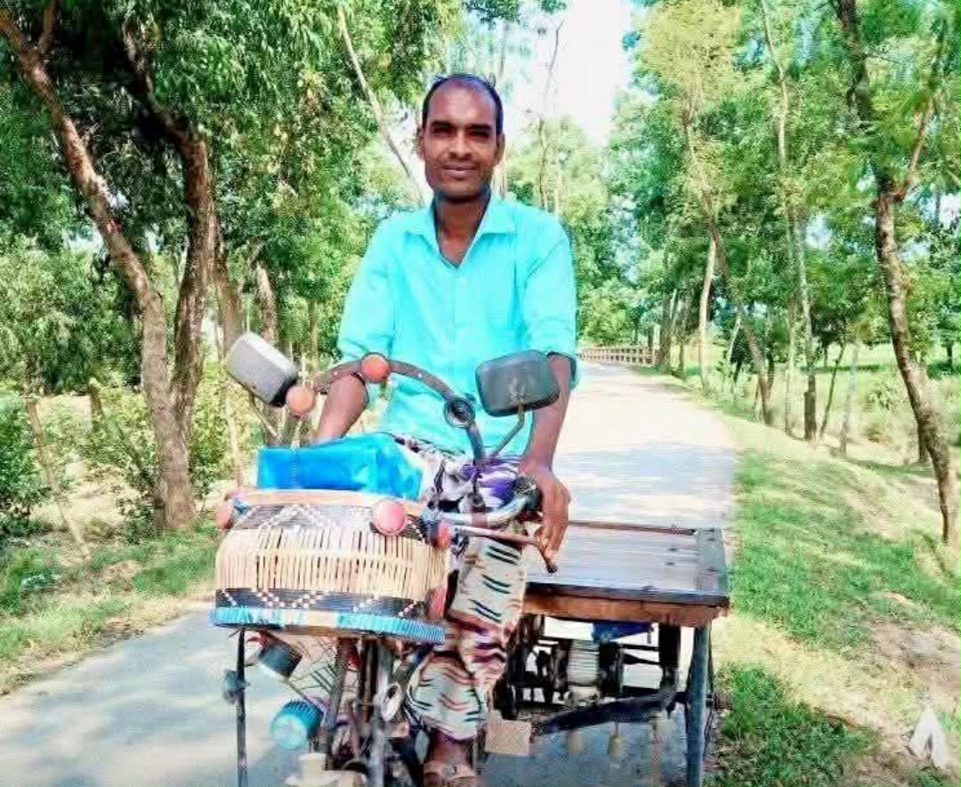 নিয়ামতপুর নাশকতা মামলায় আওয়ামী লীগের সমর্থক ভ্যানচালক গ্রেপ্তার