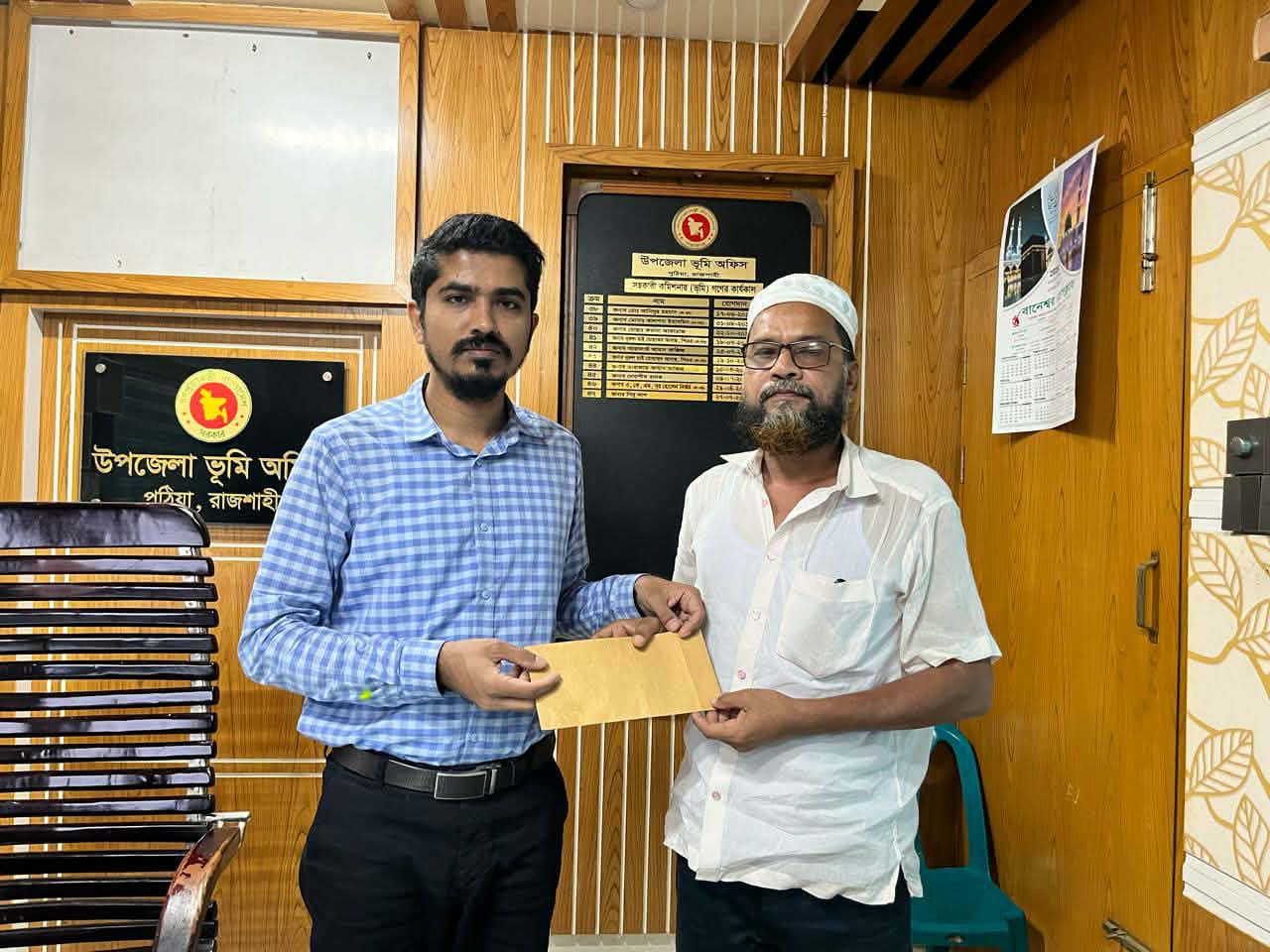 অসহায় কিডনি রোগীর চিকিৎসায় ব্যক্তিগত সহায়তা, প্রশংসায় ভাসছেন পুঠিয়ার এসিল্যান্ড শিবু দাশ