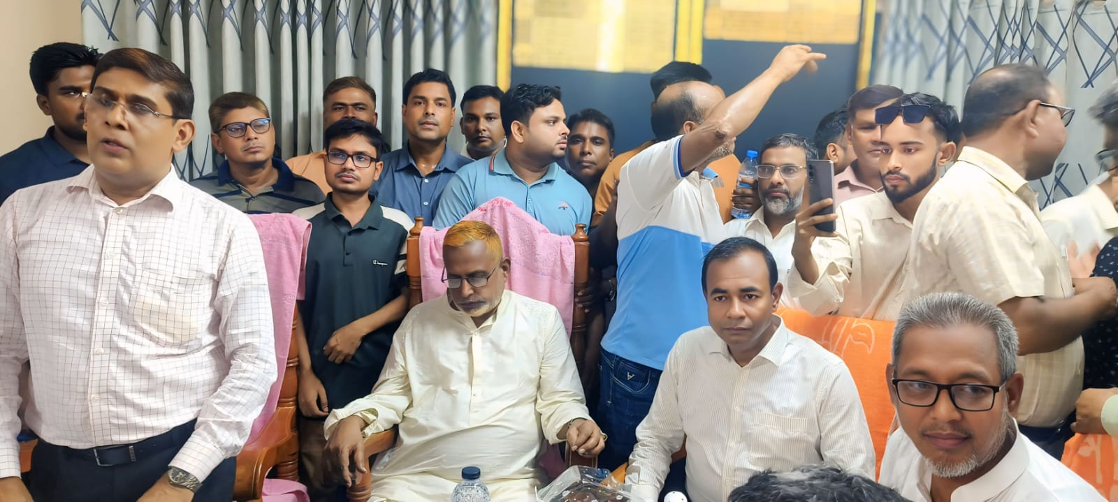 দাওকান্দি কলেজে বৃক্ষরোপণ: উন্নয়নের নতুন বার্তা এমপি নজরুলের, সাকলায়েনের উপস্থিতিতে প্রাণবন্ত মতবিনিময়