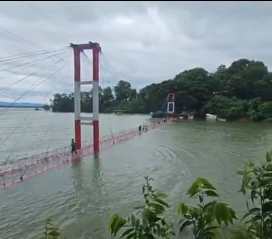 পানির চাপে কাপ্তাই বাঁধের ১৬ গেট খুলে দিল কর্তৃপক্ষ