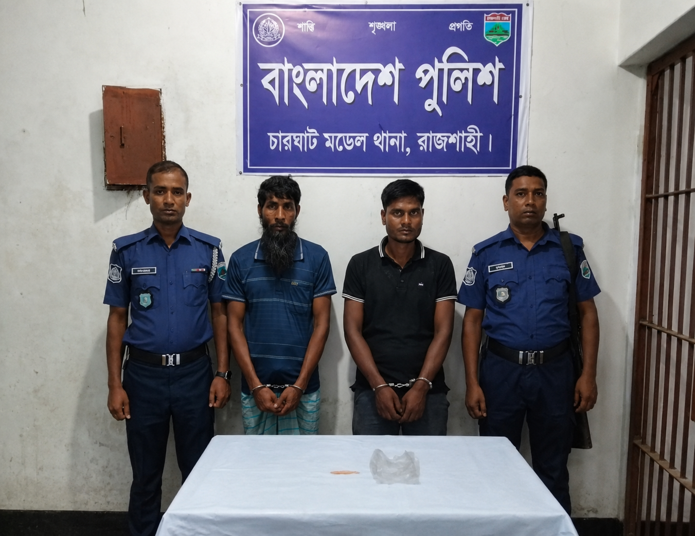 চারঘাটে ৪৯ পিস ইয়াবাসহ যুবক গ্রেপ্তার, সাজাপ্রাপ্ত আসামি আদালতে